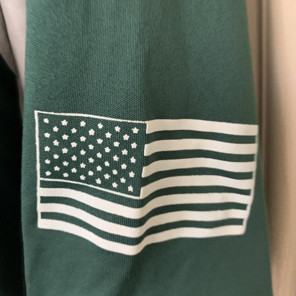 Manhattan College Polo Shirt Jaspers Green Mens Small US Flag Cool Dry Golf NCAA - Picture 3 of 11